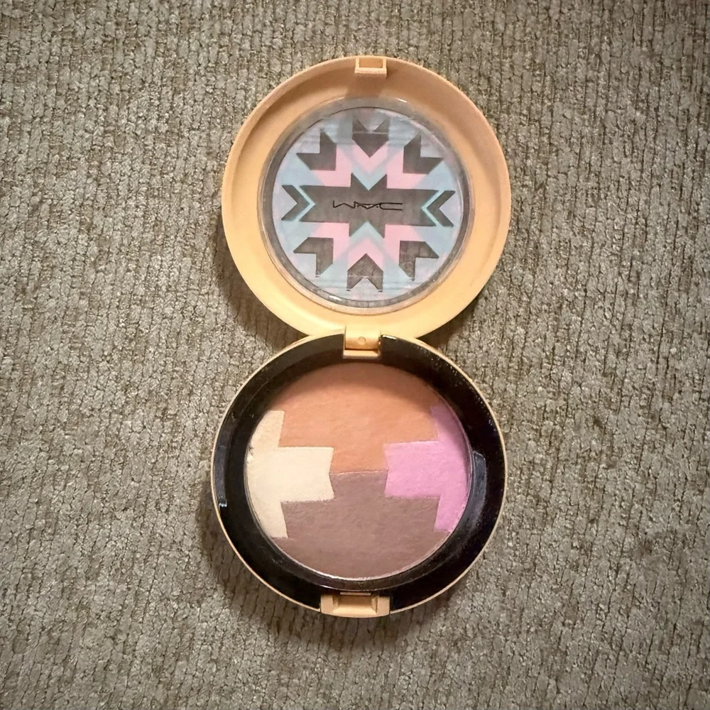 MAC Cosmetics Vibe Tribe Gleamtones Powder in Dunes at Dusk